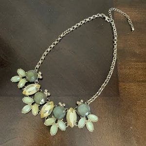 Short gold necklace w big stones